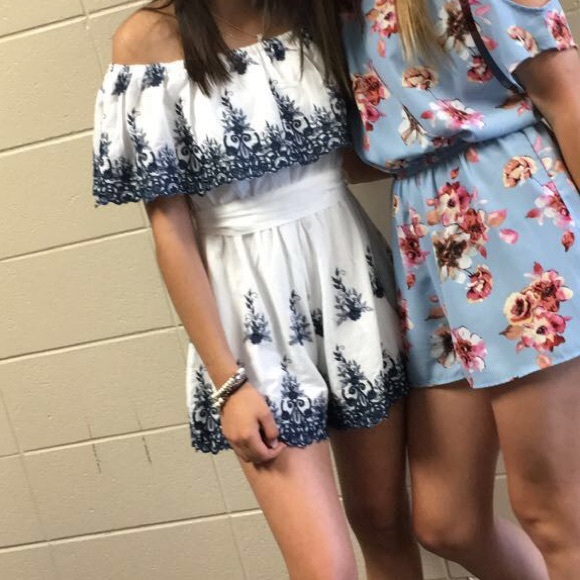 Blue and white romper - Picture 2 of 2